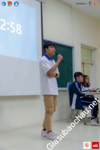 Gia sư giỏi Đại học Quốc gia Hà Nội - Đại học Công nghệ chuyên dạy kèm môn Toán, Vật Lý